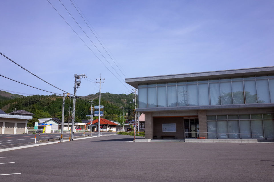 鏡野町上斎原振興センターに駐車。センターの左後ろにトイレがあります。