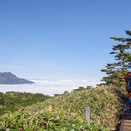 ずっと雲海と石鎚山を眺めながら歩きました。