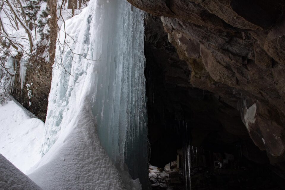 氷瀑の表に行ったり裏に行ったり。同じような写真をたくさん撮ってしまう。