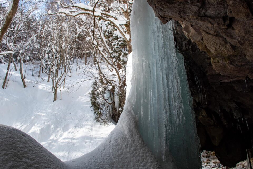 帰ろうとしたタイミングで雪がやみ、外は晴れて青空に。