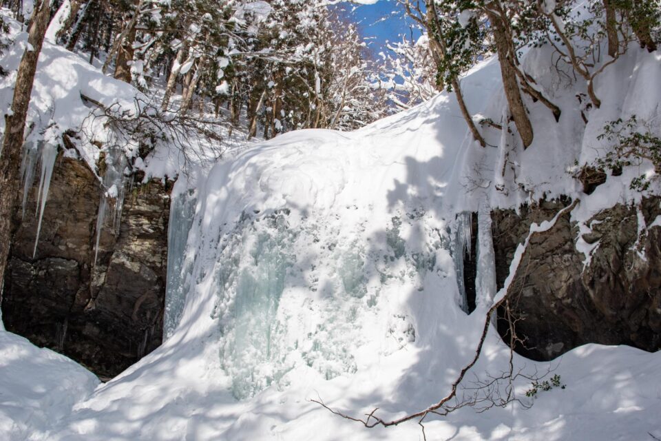 最後に青空の下の氷瀑、しっかりと目に焼き付けました。