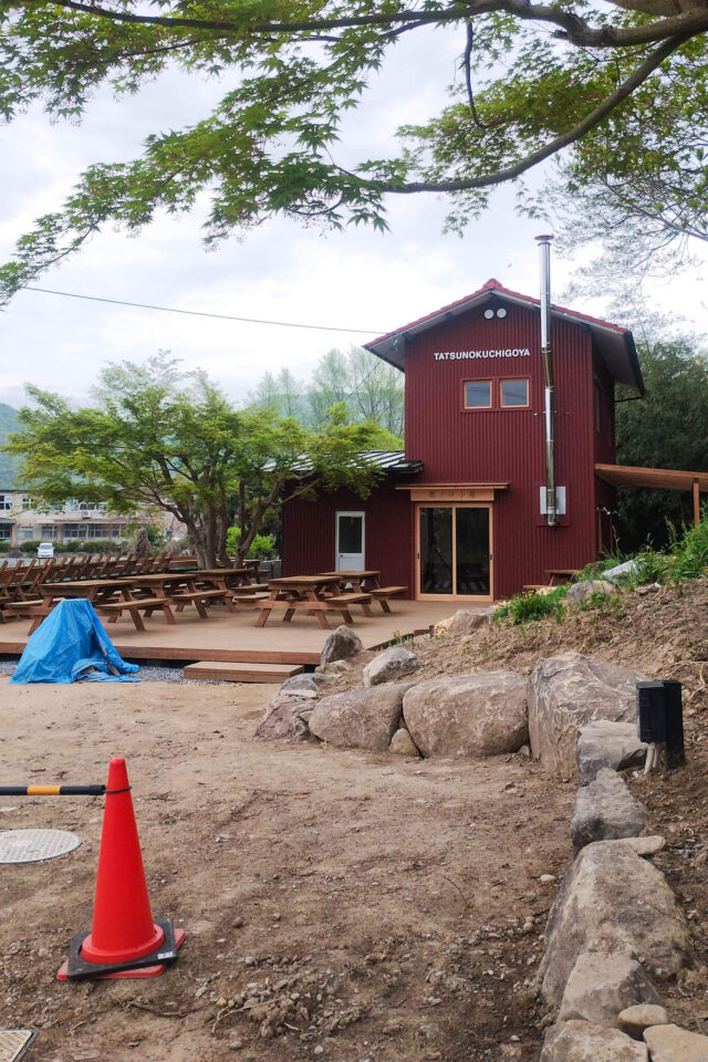 このときはまだ建設中でした。建物はもう出来てますね。