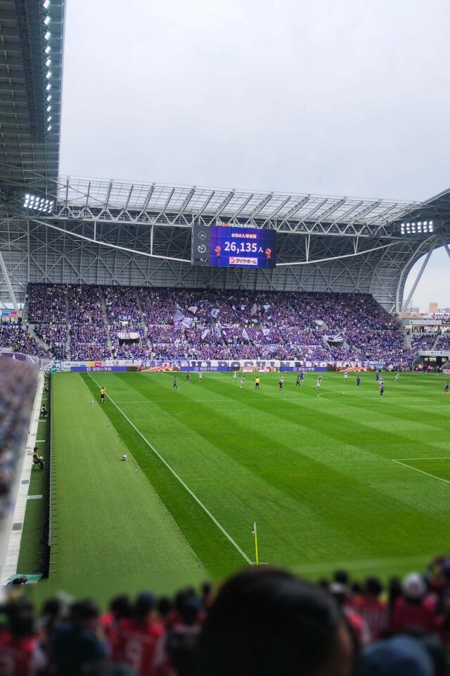 入場者数26,135人。すごいなー。ファジのホームスタジアムは満員でも15000ちょっとまでしか入れられないからなあ。うらやましい。