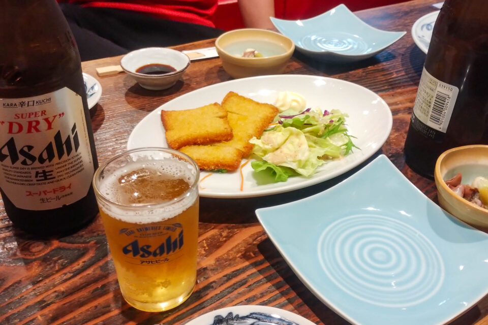 広島名物がんすと瓶ビールで祝杯！