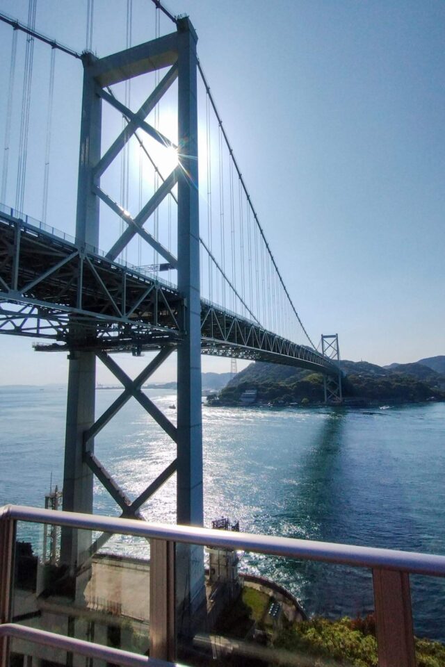 8時、壇ノ浦PAに到着。関門海峡を眺めたり作ってきたおむすびを朝ごはんに食べたりして小休憩。