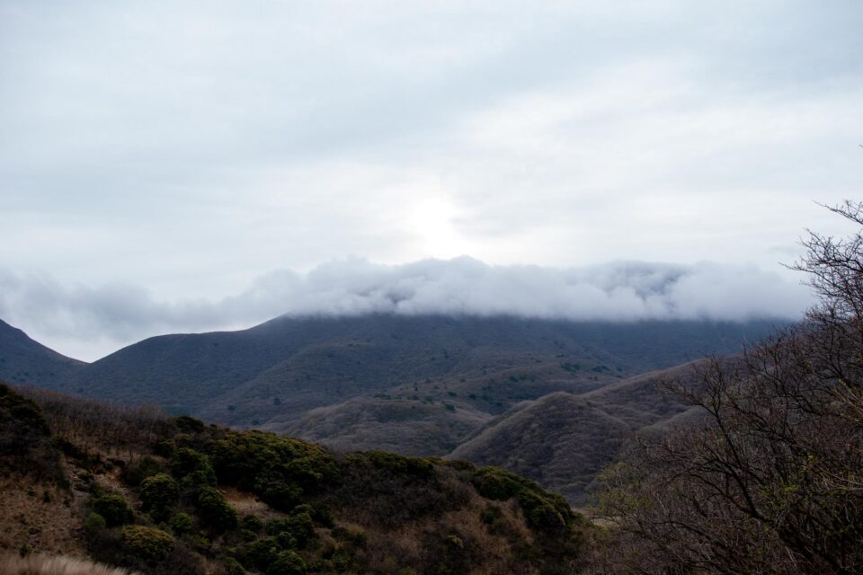 雲の流れがとても速く、大船山や平治岳の山頂はガスがかかっていた。もしかしたら途中撤退あり得るかも、と一抹の不安。