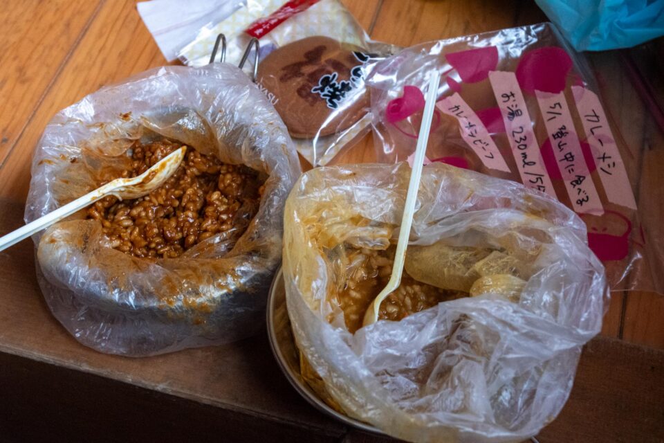 見た目はいまいちですが、、そして、とても食べにくかったですが、、、お皿を洗いたくないので苦肉の策。