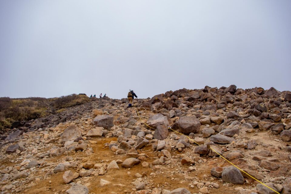 しばらく登っていると、なんだか明るくなってきたような？