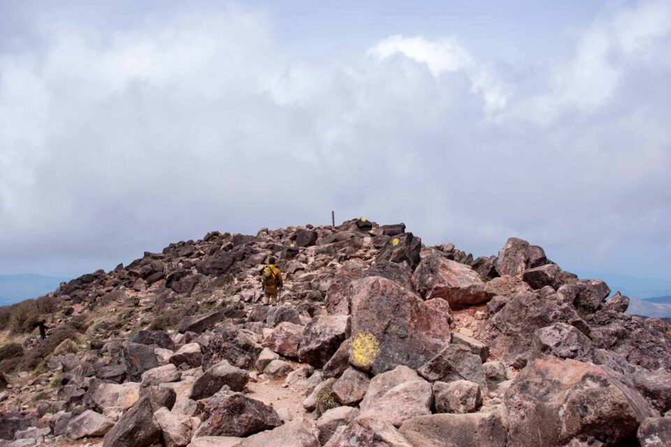 山頂標識が見えてきた！