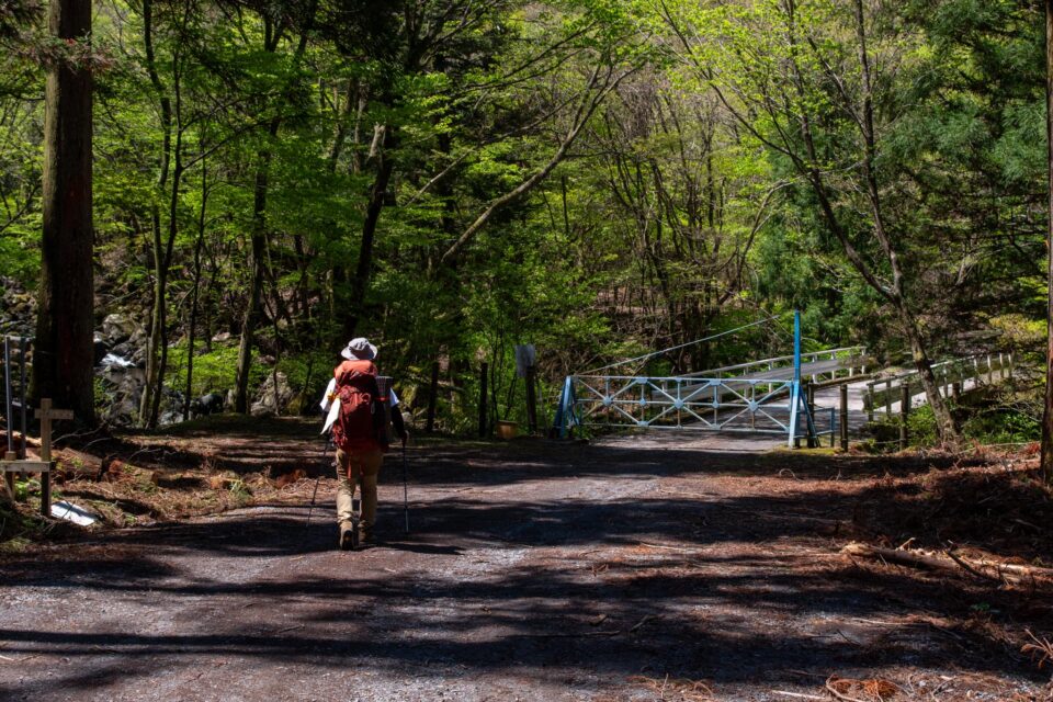 やっとゲートに到着（関係車両、緊急車両以外林道に入れないようにしているゲート）