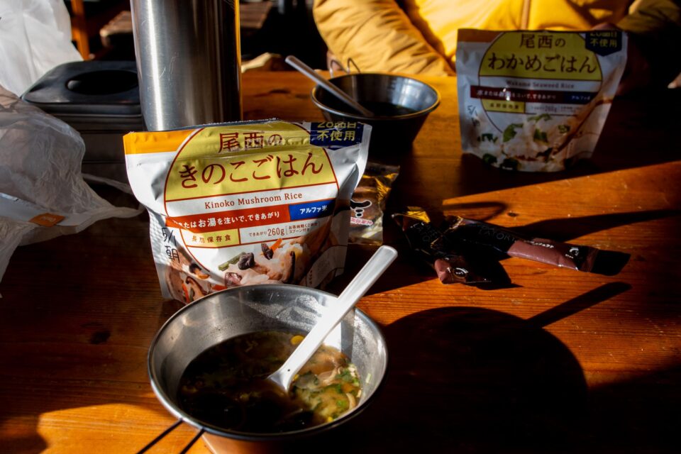 ある程度片付けを済ませ、また談話室で朝ごはんタイム。今回、ほとんどの食事を談話室でとった。