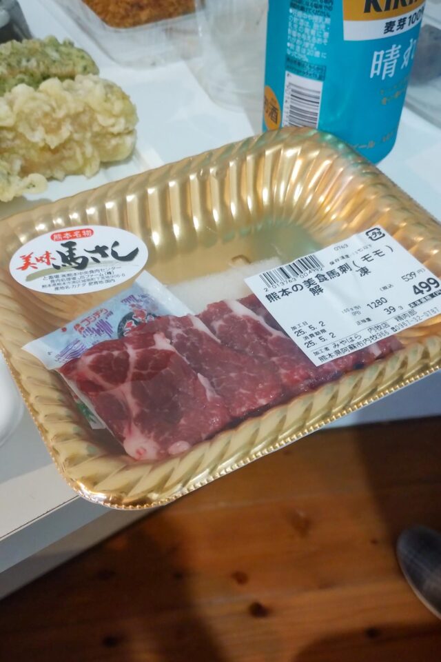 部屋でのんびり晩ごはん