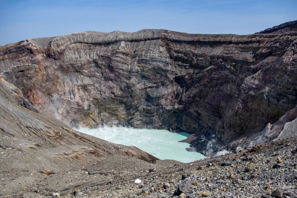 で、でも、、穏やかだな・・・噴煙はかなり控えめ。